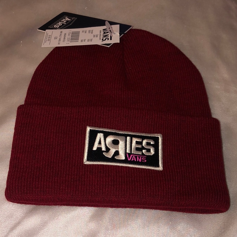 Vans Vault x Aries Red Knit Cuffed Beanie With Aries Vans Logo Patch OS NWT